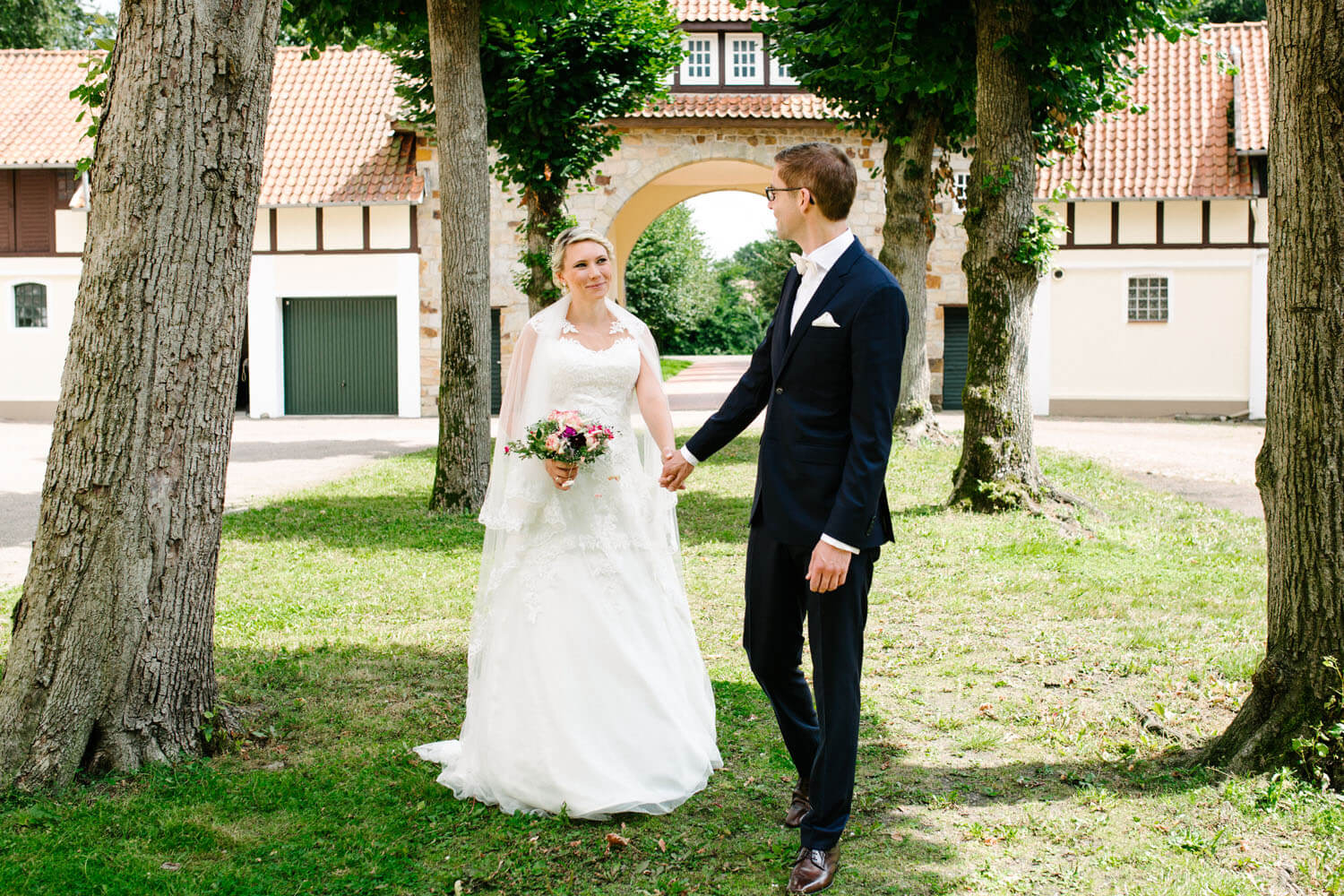 Brautpaar beim Paarshooting. Hochzeitsfotograf Osnabrück - Maren und Kort